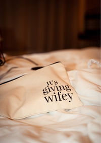IT'S GIVING WIFEY Clutch