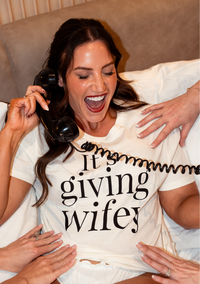 IT'S GIVING WIFEY Tee